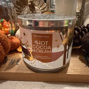 NWT | Bath & Body Works Hot Cocoa & Cream Candle